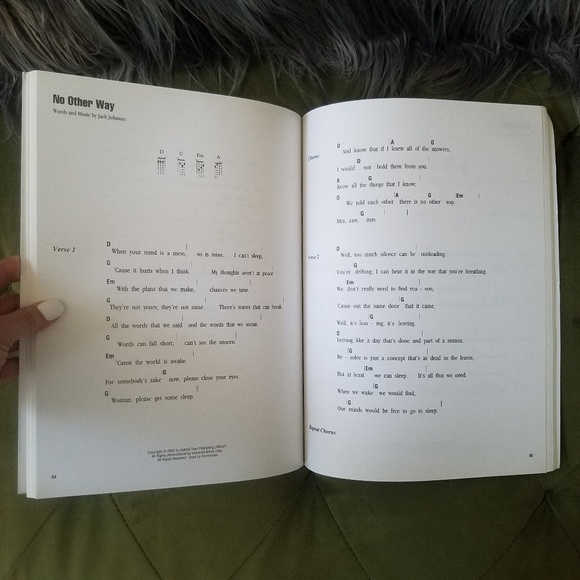 Jack Johnson Strum & Sing Ukulele Book - Picture 2 of 3